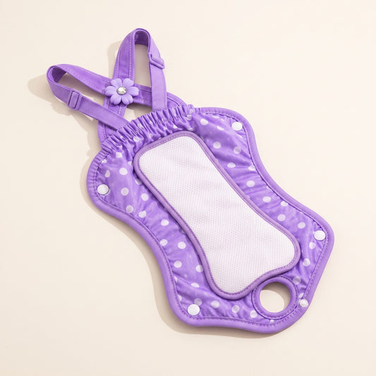 Pañal reutilizable lila para perrita con tirantes ajustables